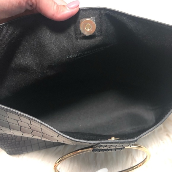 $10 NWT Black Handbag Gold Hoop - Picture 4 of 5